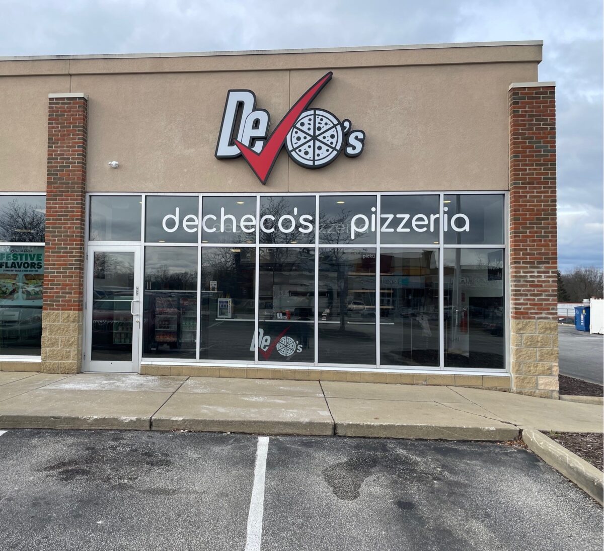 DeCheco’s Pizzeria Now Open in Cuyahoga Falls